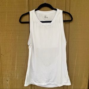 💜 2/$15 Zby Zella top with back cut-out